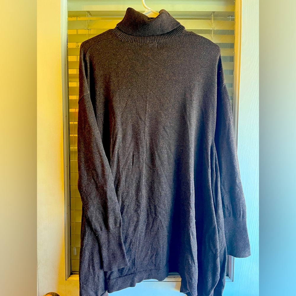 Brown Turtle Neck Sweater — Women’s — used nice condition - Mossimo - Medium